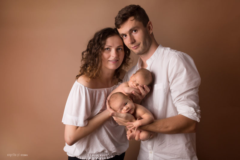 Oliwia i Jagoda na bliźniaczej sesji noworodkowej